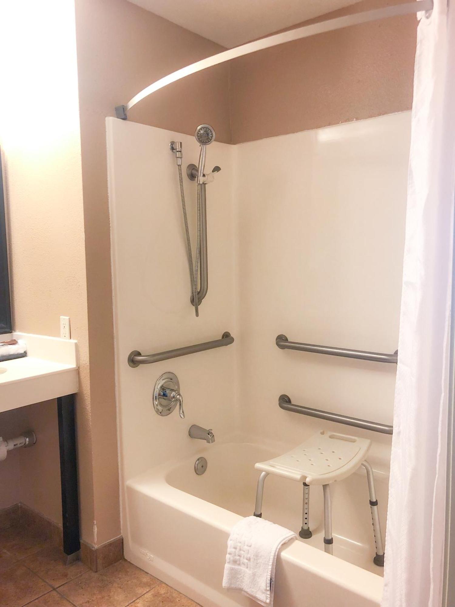King Room,1704952222:JPEG